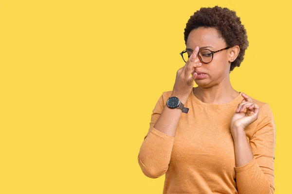 Giovane Bella Donna Afroamericana Che Indossa Occhiali Sfondo Isolato Che — Foto Stock