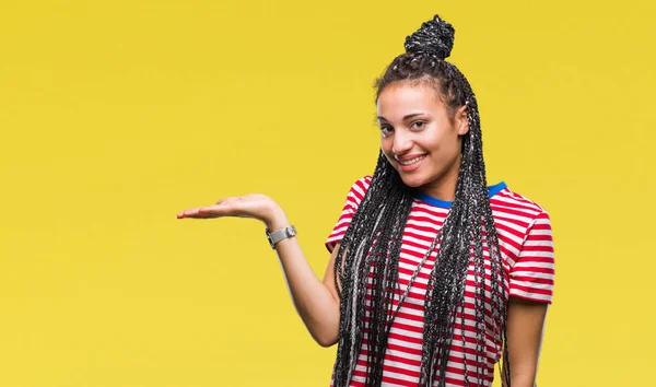 Jovem Trançado Cabelo Afro Americano Menina Sobre Fundo Isolado Sorrindo — Fotografia de Stock