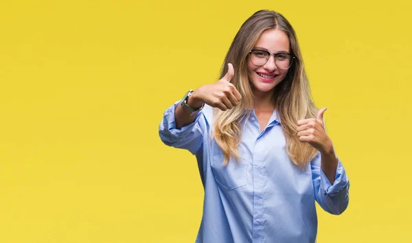 Ung Vacker Blond Affärskvinna Glasögon Över Isolerade Bakgrund Godkänna Gör — Stockfoto