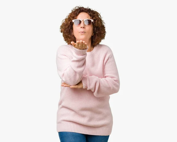 Beautiful Middle Ager Senior Woman Wearing Pink Sweater Sunglasses Isolated — Stock Photo, Image