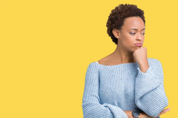 Jovem Bela Mulher Afro Americana Vestindo Uma Camisola Sobre Fundo — Fotografia de Stock