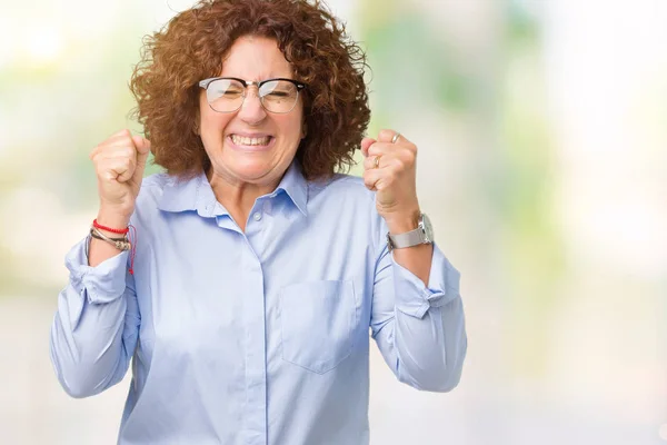 Schöne Seniorinnen Mittleren Alters Die Eine Brille Über Isoliertem Hintergrund — Stockfoto