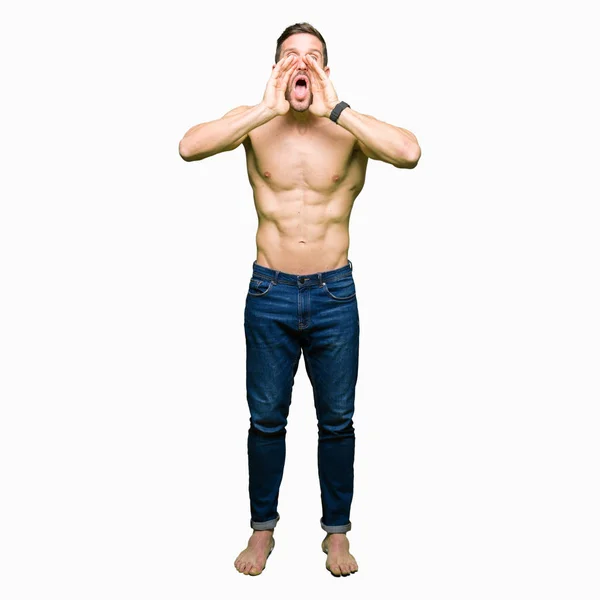 Hombre Guapo Sin Camisa Mostrando Pecho Desnudo Gritando Enojado Voz — Foto de Stock