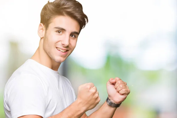 Homem Bonito Jovem Vestindo Shirt Branca Sobre Fundo Isolado Muito — Fotografia de Stock