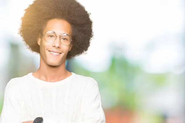 Jovem Afro Americano Com Cabelo Afro Usando Óculos Rosto Feliz — Fotografia de Stock