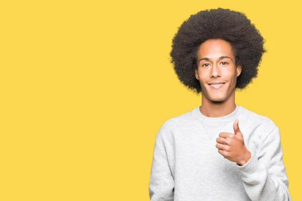 Jonge Afro Amerikaanse Man Met Afro Haar Dragen Van Sportieve — Stockfoto