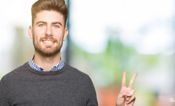 Joven Hombre Elegante Guapo Sonriendo Con Cara Feliz Guiñando Ojo — Foto de Stock