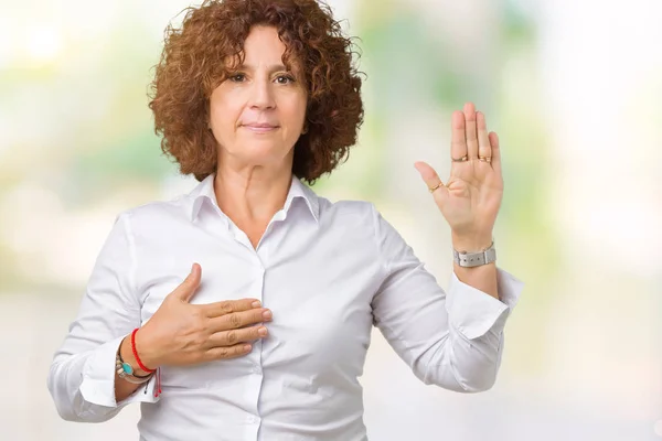 Hermosa Mujer Negocios Senior Ager Medio Sobre Fondo Aislado Juramento — Foto de Stock