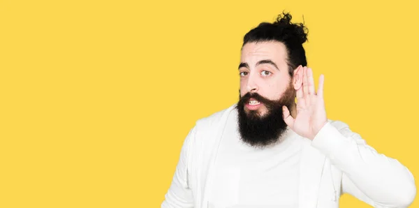 Jovem Com Cabelos Longos Barba Vestindo Camisola Esportiva Sorrindo Com — Fotografia de Stock