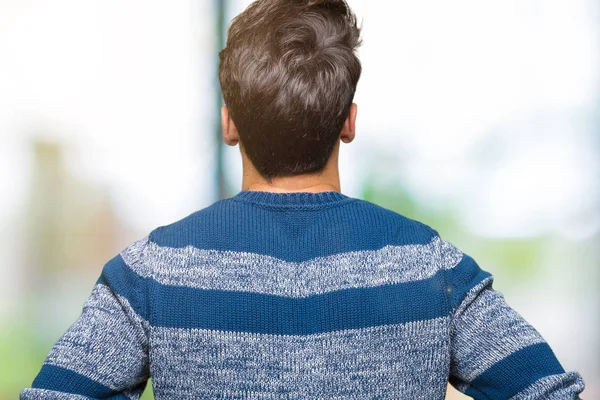 Joven Hombre Guapo Sobre Fondo Aislado Pie Hacia Atrás Mirando —  Fotos de Stock