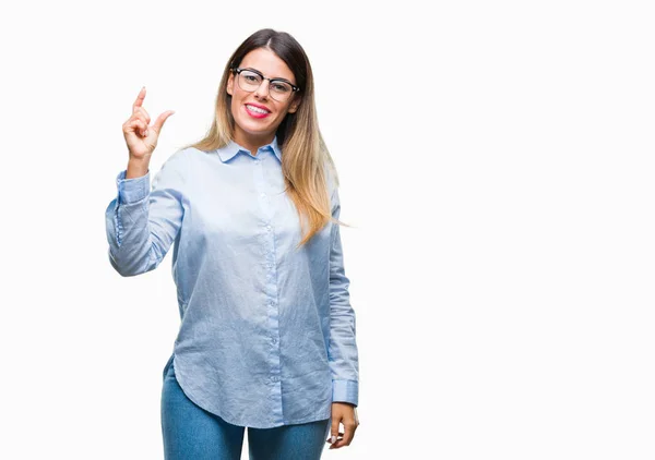 Ung Vacker Affärskvinna Bär Glasögon Över Isolerade Bakgrund Leende Och — Stockfoto