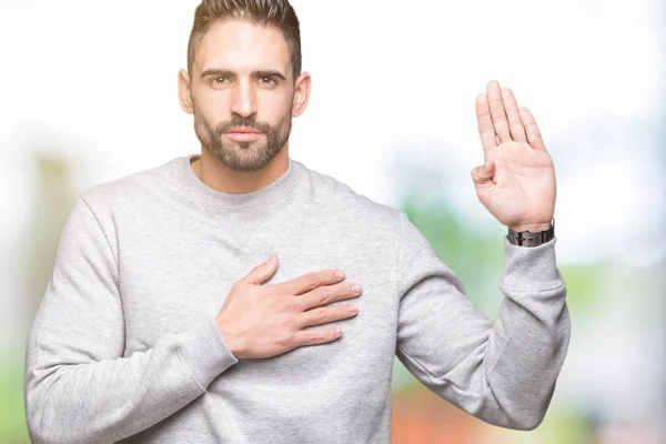 Joven Hombre Guapo Con Sudadera Sobre Fondo Aislado Juramento Con — Foto de Stock