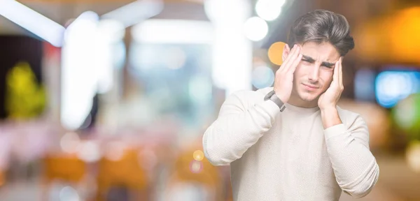 Joven Hombre Guapo Sobre Fondo Aislado Con Mano Cabeza Para —  Fotos de Stock