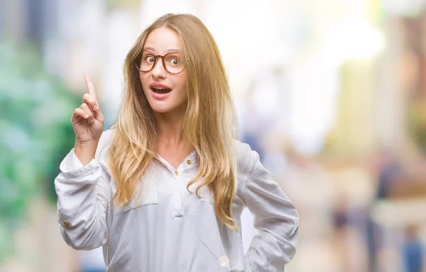 Joven Mujer Negocios Rubia Hermosa Con Gafas Sobre Fondo Aislado —  Fotos de Stock