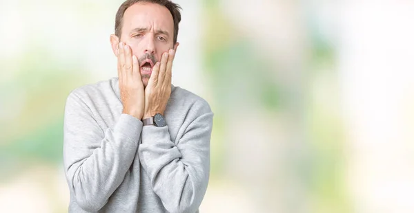 Hombre Mayor Guapo Mediana Edad Que Usa Una Sudadera Sobre —  Fotos de Stock