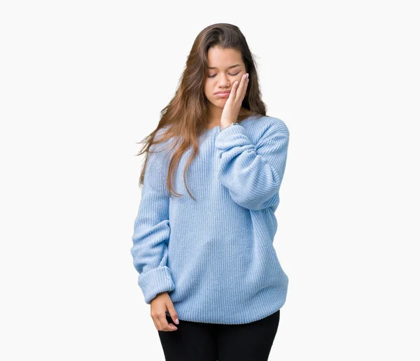 Młoda Piękna Kobieta Brunetka Swetrze Niebieski Zima Nad Myślenia Białym — Zdjęcie stockowe