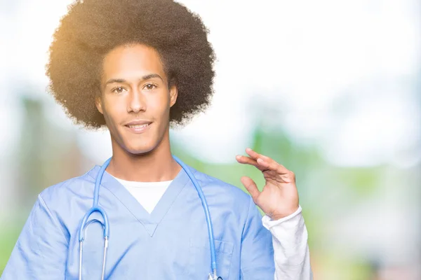 Young African American Doctor Man Afro Hair Gesturing Hands Showing — Stock Photo, Image