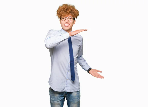 Young Handsome Business Man Afro Wearing Glasses Gesturing Hands Showing — Stock Photo, Image