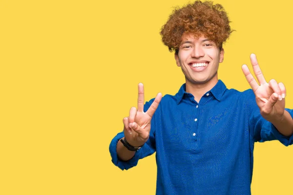 Jonge Knappe Elegante Man Met Afro Haar Lachend Zoek Naar — Stockfoto