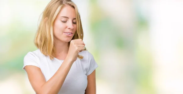 Hermosa Mujer Joven Que Usa Una Camiseta Blanca Casual Sobre — Foto de Stock