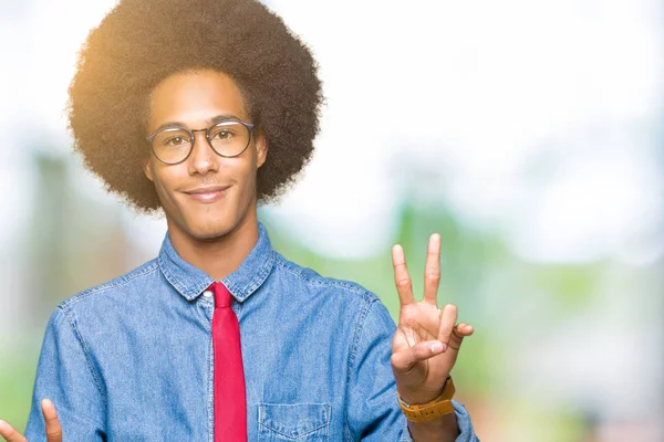 Ung Afrikansk Amerikansk Affärs Man Med Afro Hår Bär Glasögon — Stockfoto