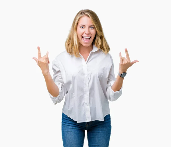 Schöne Junge Geschäftsfrau Über Isoliertem Hintergrund Schreit Mit Verrücktem Gesichtsausdruck — Stockfoto