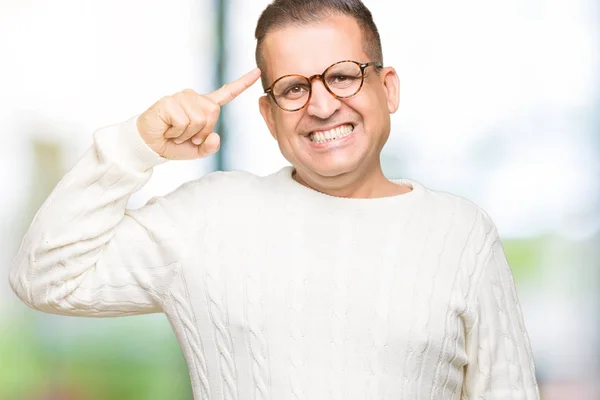 Homem Árabe Meia Idade Usando Óculos Sobre Fundo Isolado Sorrindo — Fotografia de Stock
