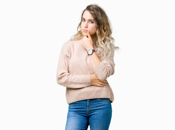 Vacker Ung Blond Kvinna Klädd Sweatershirt Över Isolerade Bakgrund Ser — Stockfoto