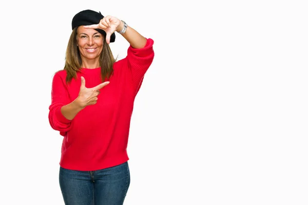 Orta Yaş Yetişkin Kadın Elle Yapma Çerçeve Parmakları Ile Mutlu — Stok fotoğraf