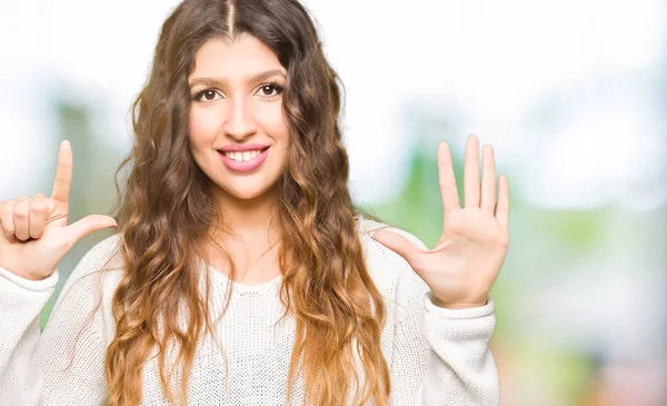 Joven Hermosa Mujer Vistiendo Suéter Blanco Mostrando Señalando Hacia Arriba —  Fotos de Stock