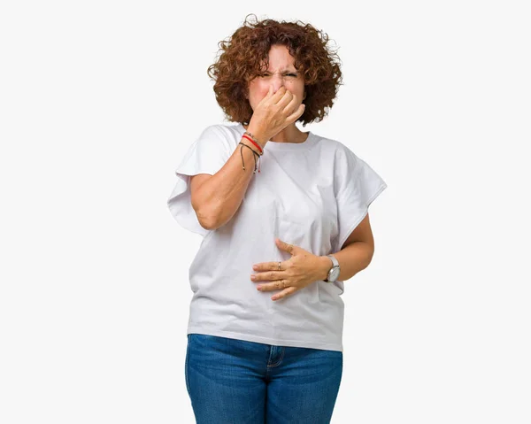 Hermosa Mujer Mayor Mediana Edad Con Camiseta Blanca Sobre Fondo — Foto de Stock