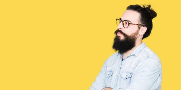 Jeune Homme Hipster Aux Cheveux Longs Barbe Portant Des Lunettes — Photo