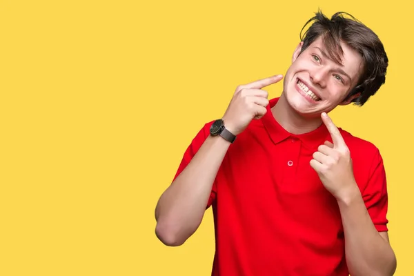 Homem Bonito Jovem Vestindo Camiseta Vermelha Sobre Fundo Isolado Sorrindo — Fotografia de Stock