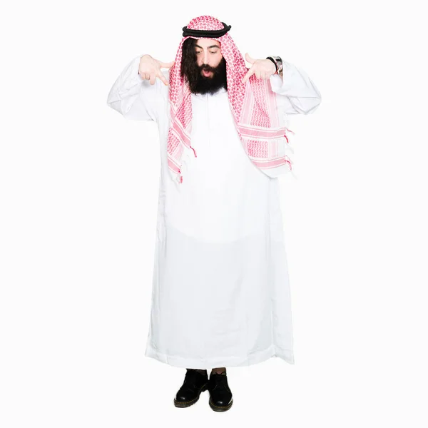 Arabian Business Man Long Hair Wearing Traditional Keffiyeh Scarf Pointing — Stock Photo, Image