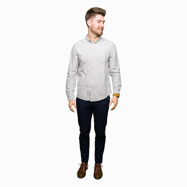 Jonge Knappe Man Met Een Casual Shirt Die Van Links — Stockfoto