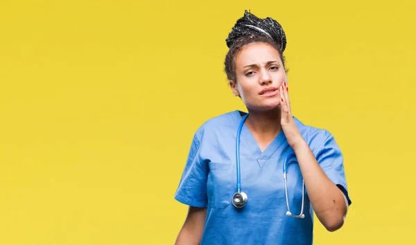Junge Geflochtene Haare Afrikanisch Amerikanische Mädchen Professionelle Chirurgin Über Isolierten — Stockfoto
