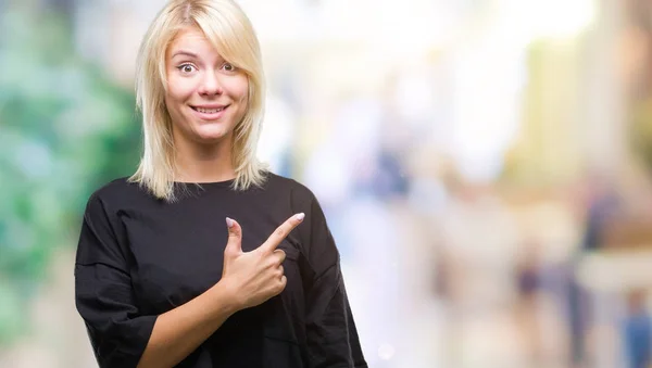 Giovane Bella Donna Bionda Sfondo Isolato Allegro Con Sorriso Viso — Foto Stock