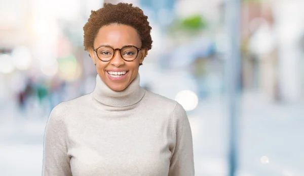 Joven Mujer Afroamericana Hermosa Con Gafas Sobre Fondo Aislado Con — Foto de Stock