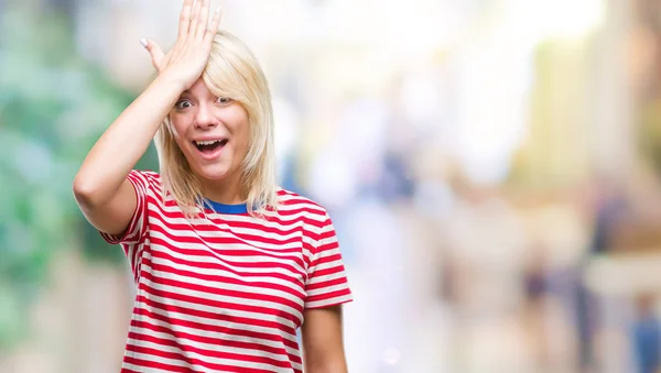 Jonge Mooie Blonde Vrouw Geïsoleerde Achtergrond Verrast Met Hand Het — Stockfoto