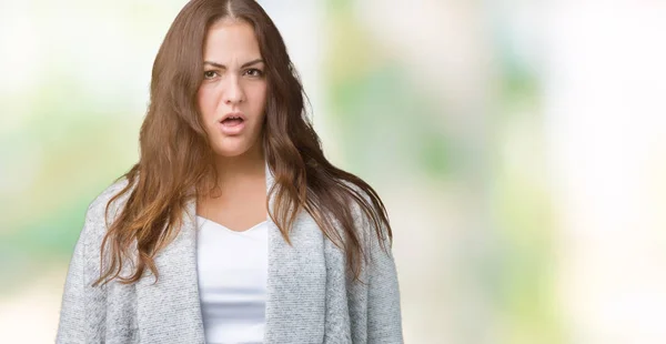 Bonita Size Jovem Mulher Vestindo Casaco Inverno Sobre Fundo Isolado — Fotografia de Stock