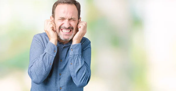 Guapo Mediana Edad Elegante Hombre Mayor Sobre Fondo Aislado Cubriendo —  Fotos de Stock