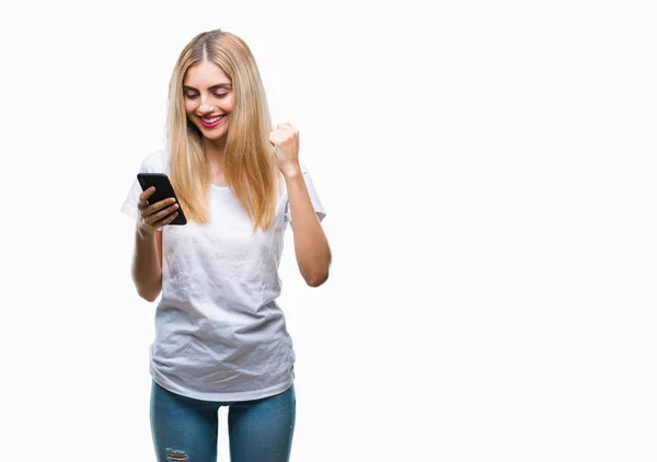 Jonge Mooie Blonde Vrouw Met Smartphone Geïsoleerde Achtergrond Schreeuwen Trots — Stockfoto