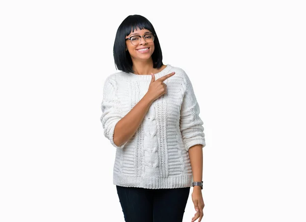 Hermosa Mujer Afroamericana Joven Con Gafas Sobre Fondo Aislado Alegre — Foto de Stock