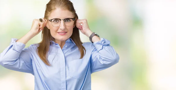 Kobieta Biznesu Dojrzałe Piękne Średnim Wieku Okularach Białym Tle Smiling — Zdjęcie stockowe
