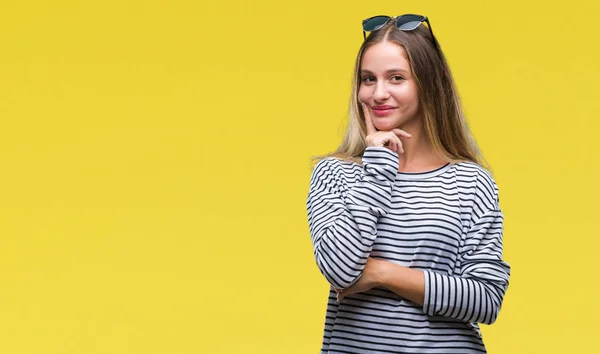 Junge Schöne Blonde Frau Mit Sonnenbrille Über Isoliertem Hintergrund Die — Stockfoto