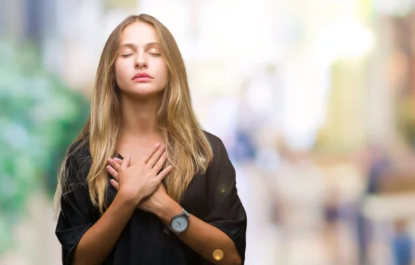 Jonge Mooie Blonde Vrouw Geïsoleerde Achtergrond Glimlachend Met Handen Borst — Stockfoto