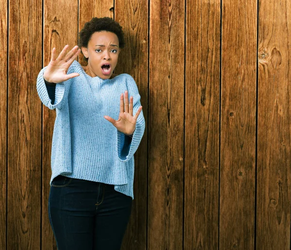 Young Beautiful African American Woman Wearing Sweater Isolated Background Afraid — Stock Photo, Image