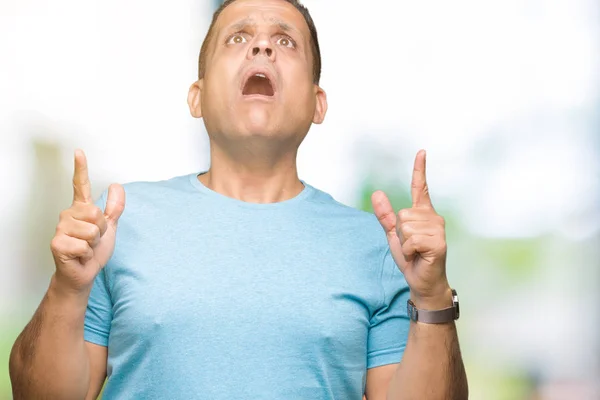 Middle Age Arab Man Wearing Blue Shirt Isolated Background Amazed — Stock Photo, Image