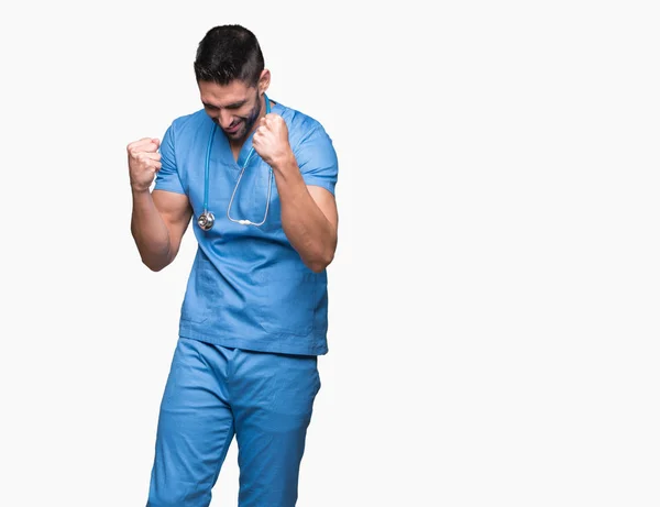 Pohledný Mladý Lékař Chirurg Muž Nad Izolované Pozadí Velmi Šťastný — Stock fotografie