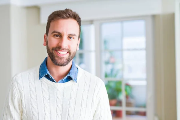 Handsome man smiling positive at the camera — Stock Photo, Image